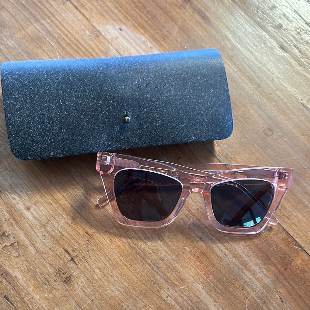 Isle of Eden Pink Sunglasses with Case